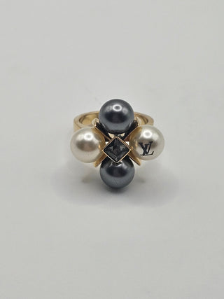 Louis Vuitton Faux Pearl Crystal Cry Me A River Cocktail Ring 6.25