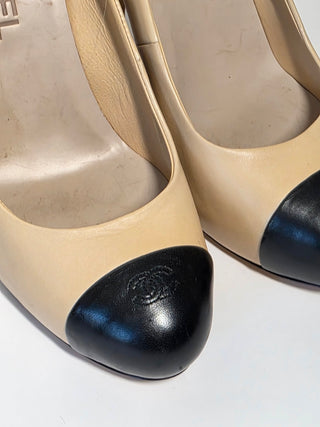 Chanel Beige leather 2013 Interlocking CC Logo Pumps 39 sz