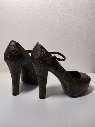Louis Vuitton Brown LV Monogram Leather Pumps 38 sz