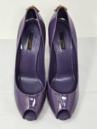 LOUIS VUITTON Patent Leather Oh Really! LV Lock Pumps