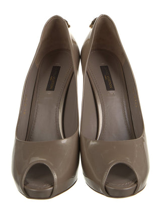 Louis Vuitton Metallic Beige Patent Leather Pumps 37.5 sz