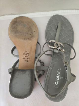 Chanel Grey Patent Leather Interlocking CC Logo T-Strap Sandals 39.5 sz
