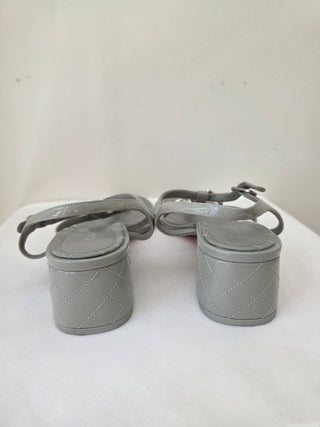 Chanel Grey Patent Leather Interlocking CC Logo T-Strap Sandals 39.5 sz