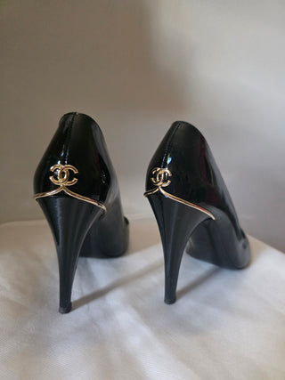 Chanel Black Patent Leather 2008 Interlocking CC Logo Pumps 39.5