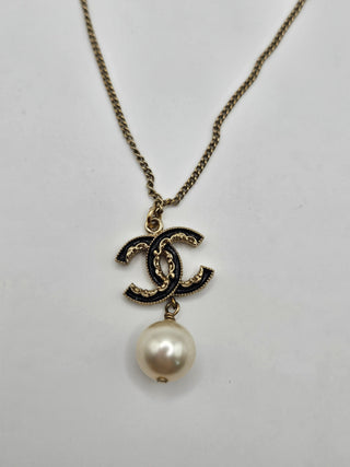 Beautiful Chanel Gold-tone Faux Pearl Enamel CC Pendant Necklace