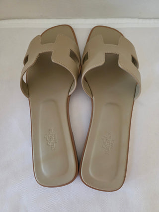 Hermès Beige Oran Leather Slides 40 sz