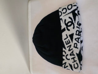 Chanel Black/White Interlocking CC Cashmere Beanie One size