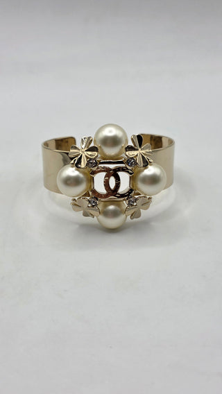 Chanel 2022 Faux Pearl Strass Interlocking CC Clover Cuff Bracelet