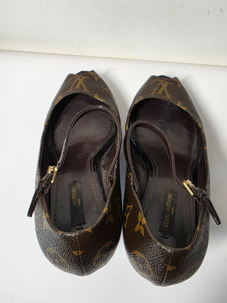 Louis Vuitton Brown LV Monogram Leather Pumps 38 sz
