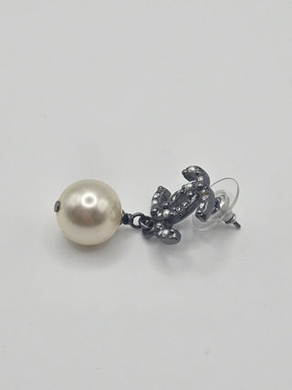 Chanel Faux Pearl Strass Interlocking CC Single Drop Earring