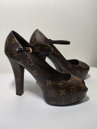 Louis Vuitton Brown LV Monogram Leather Pumps 38 sz