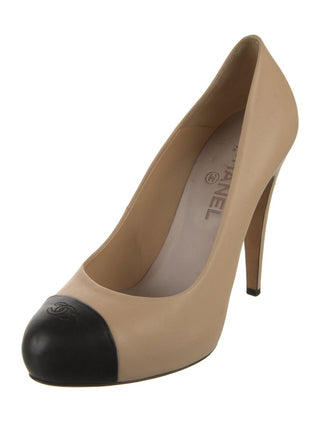 Chanel Beige leather 2013 Interlocking CC Logo Pumps 39 sz