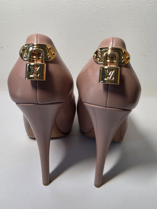 Louis Vuitton Beige leather LV logo Charms Oh Really! Pumps 40 sz