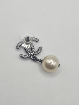 Chanel Faux Pearl Strass Interlocking CC Single Drop Earring