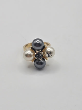 Louis Vuitton Faux Pearl Crystal Cry Me A River Cocktail Ring 6.25