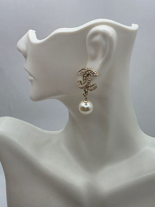 Chanel Gold-tone Faux Pearl  Strass Interlocking CC Drop Earrings