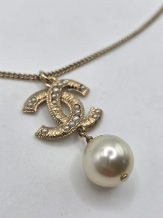 Chanel Gold-tone Faux Pearl Interlocking CC Pendant Necklace