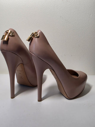 Louis Vuitton Beige leather LV logo Charms Oh Really! Pumps 40 sz