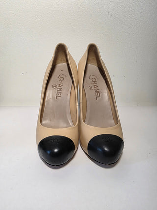 Chanel Beige leather 2013 Interlocking CC Logo Pumps 39 sz
