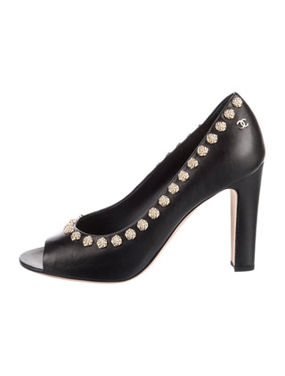 Chanel Black Leather Interlocking CC Logo Leather Pumps 40 sz