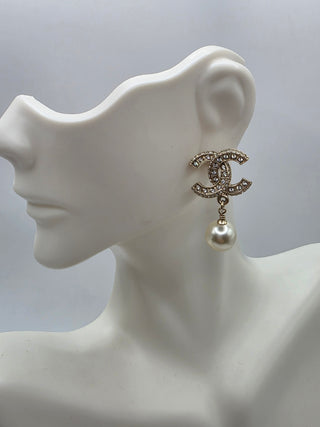 Chanel Gold-tone Faux Pearl  Strass Interlocking CC Drop Earrings