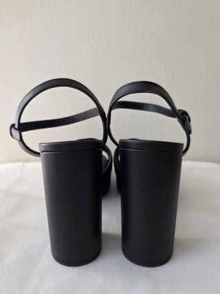 Dolce and Gabana black leather DG logo platform sandals 38.5 sz
