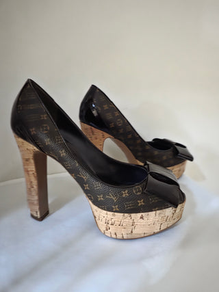 Louis Vuitton Brown LV Monogram Bow Accents Pumps 38 sz