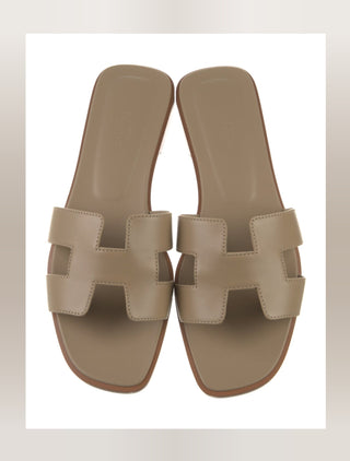 Hermès Beige Oran Leather Slides 40 sz