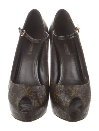 Louis Vuitton Brown LV Monogram Leather Pumps 38 sz