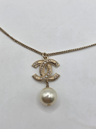 Chanel Gold-tone Faux Pearl Interlocking CC Pendant Necklace