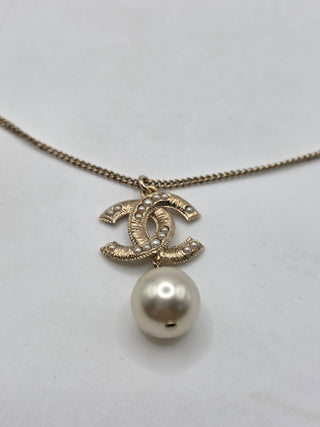 Chanel Gold-tone Faux Pearl Interlocking CC Pendant Necklace