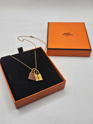 Hermès 18K Gold Pleated O'Kelly Leather Pendant Necklace