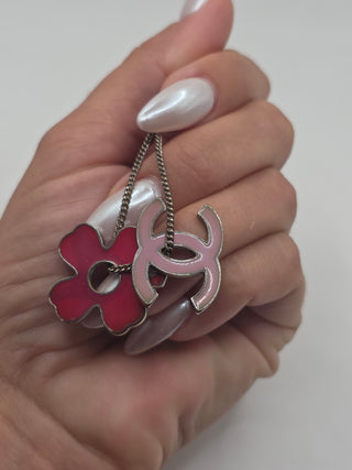 Chanel Silver-tone Enamel Interlocking CC Clover Pendant Necklace