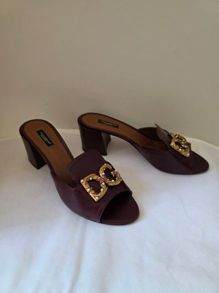 Dolce & Gabbana Brown leather Gold-tone DG Logo charm sandals 41 sz