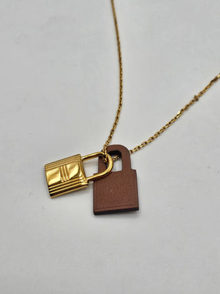 Hermès 18K Gold Pleated O'Kelly Leather Pendant Necklace