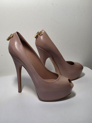 Louis Vuitton Beige leather LV logo Charms Oh Really! Pumps 40 sz