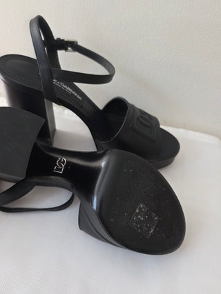 Dolce and Gabana black leather DG logo platform sandals 38.5 sz