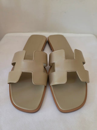 Hermès Beige Oran Leather Slides 40 sz