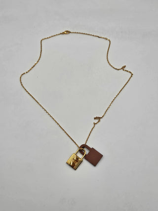 Hermès 18K Gold Pleated O'Kelly Leather Pendant Necklace