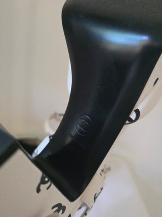 Chanel White Leather Interlocking CC Logo Leather Sandals 40 sz