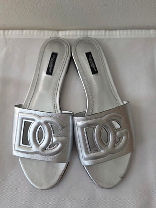 Dolce & Gabbana Metallic Silver Leather DG Cutout Accent Slides 39.5 sz