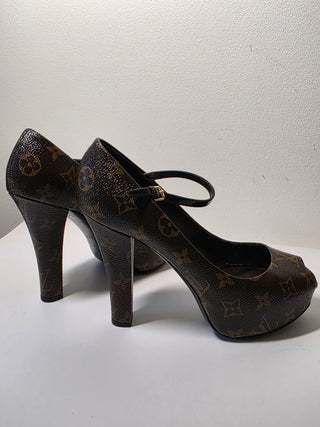 Louis Vuitton Brown LV Monogram Leather Pumps 38 sz