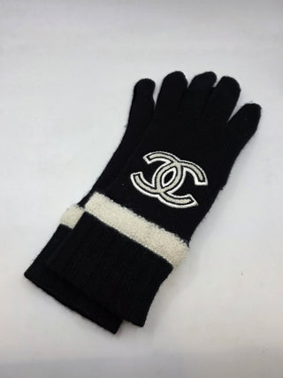 Chanel Black 2016 Cashmere Interlocking CC Gloves