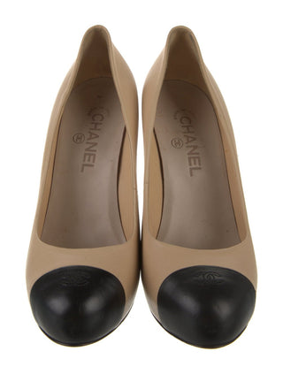Chanel Beige leather 2013 Interlocking CC Logo Pumps 39 sz