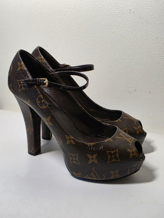 Louis Vuitton Brown LV Monogram Leather Pumps 38 sz