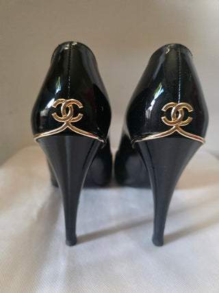 Chanel Black Patent Leather 2008 Interlocking CC Logo Pumps 39.5