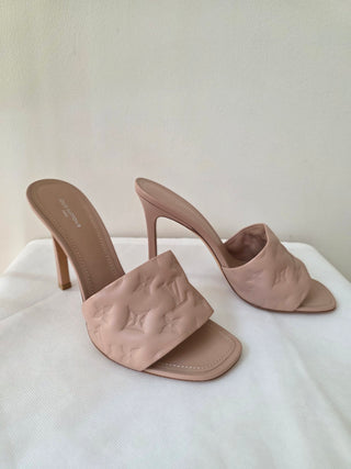 Louis Vuitton Beige LV Monogram Leather Slides 41 EU