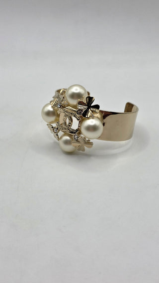 Chanel 2022 Faux Pearl Strass Interlocking CC Clover Cuff Bracelet