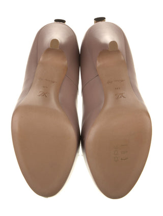 Louis Vuitton Beige leather LV logo Charms Oh Really! Pumps 40 sz