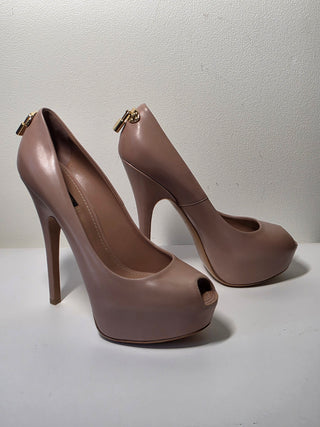 Louis Vuitton Beige leather LV logo Charms Oh Really! Pumps 40 sz